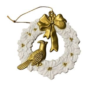 Vintage Gold & White Partridge Bird On Christmas Wreath Plastic Ornament